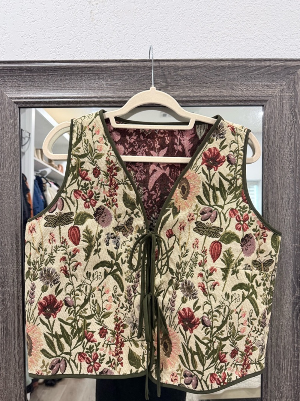 Floral Tapestry Lace-Up Vest - Cream & Green